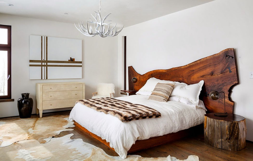Chambre à coucher des propriétaire avec rappel de la déco intérieure rustique tête de lit original design rustique bois brut