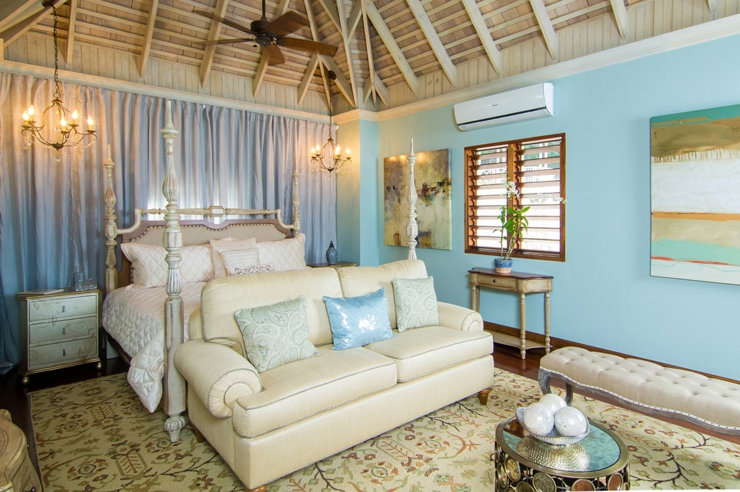 Une des cinq chambres de cette villa de rêve chambre déco exotique vue mer