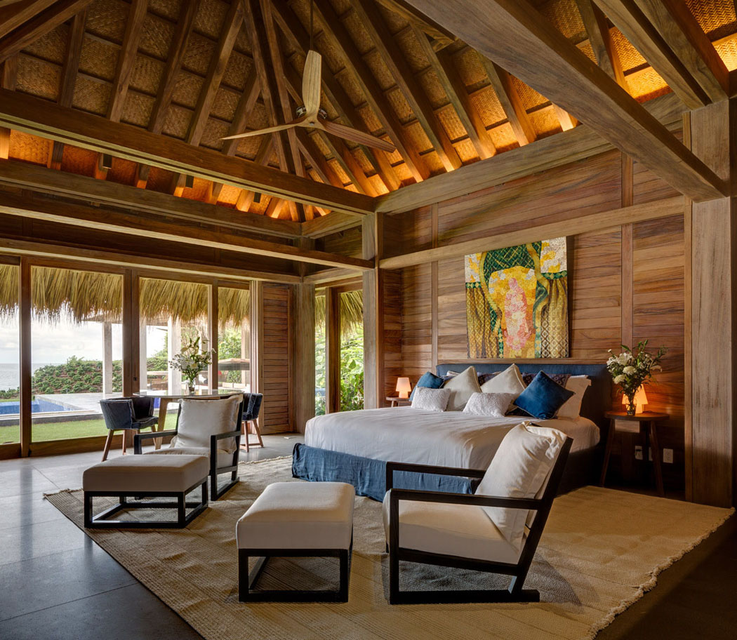 Une des cinq suites dans cette maison secondaire de vacances exotiques chambre déco rustique luxe
