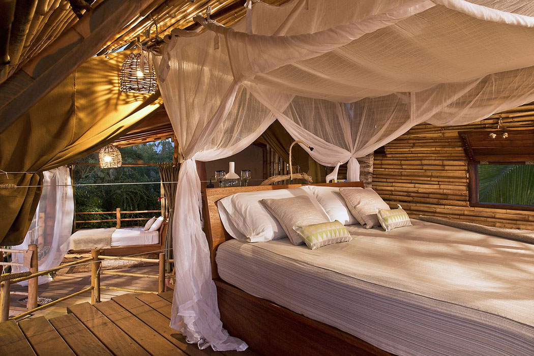 L’espace sommeil se trouve dans une sorte de mezzanine qui fait partie du second niveau espace sommeil villa de vacances originales exotique