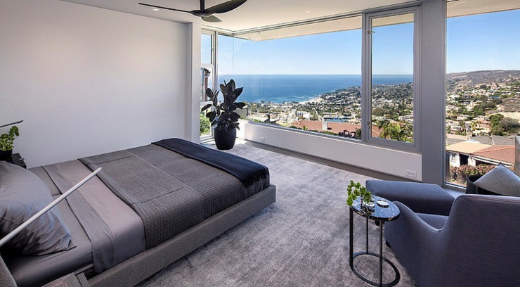 Chambre des propriétaires de cette maison avec vue sur la plage chambre à coucher avec panorama sur mer