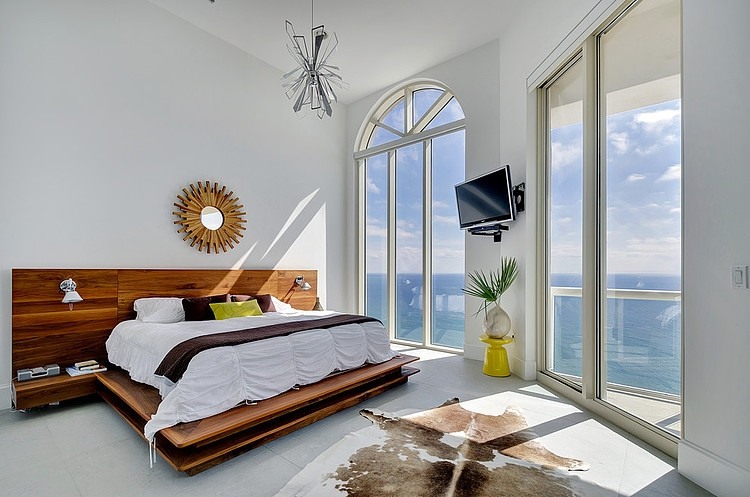 Chambre aux baies coulissantes donnant sur la terrasse Chambre exotique vue sur mer