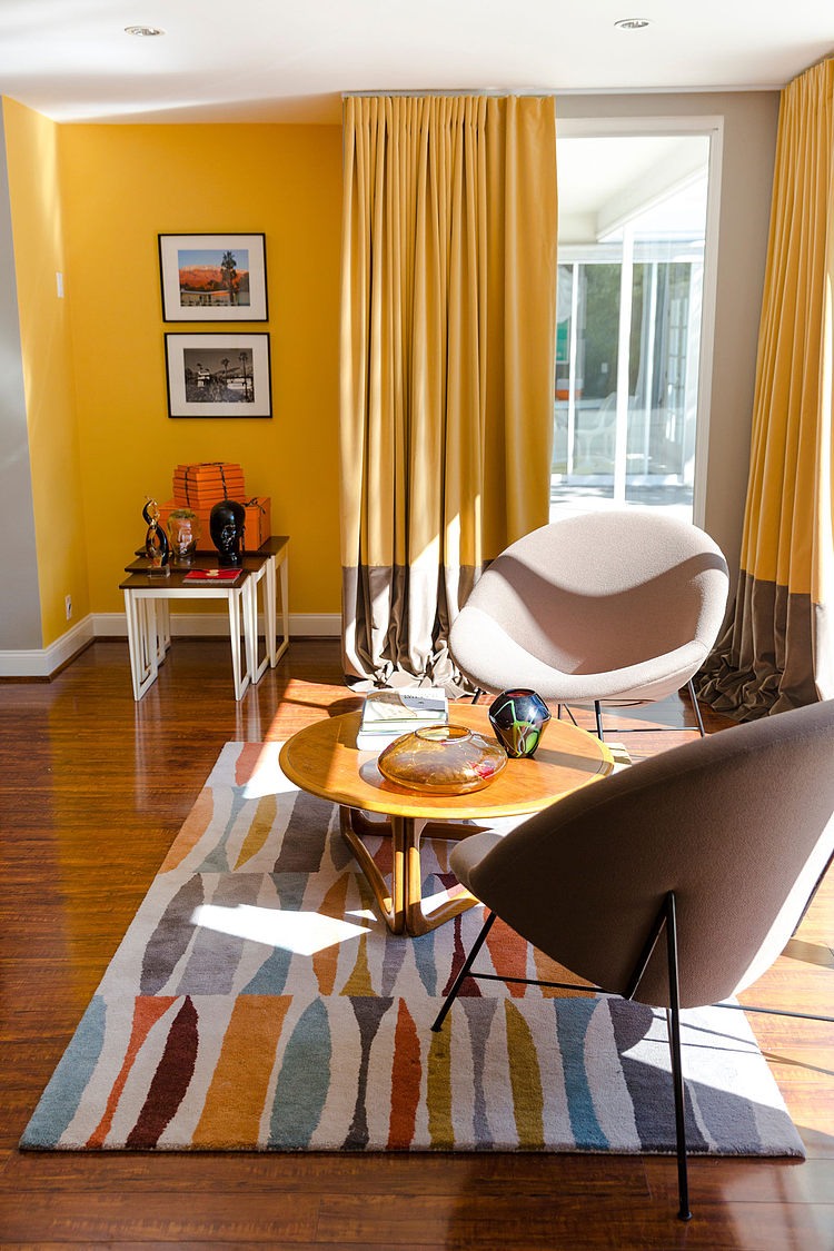 Petit coin aux fauteuils de la chambre intérieur artistique original maxime jacquet