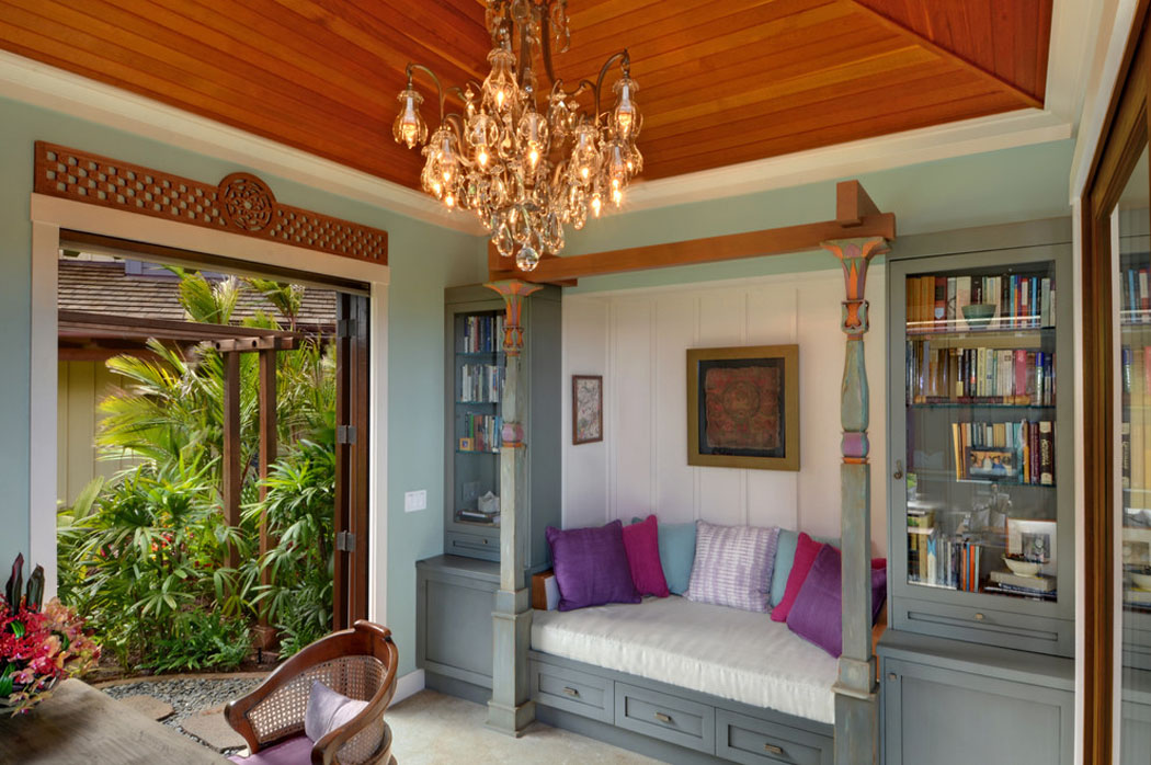 Un intérieur à la décoration éclectique fortement influencé par les cultures exotiques intérieur villa exotique de luxe