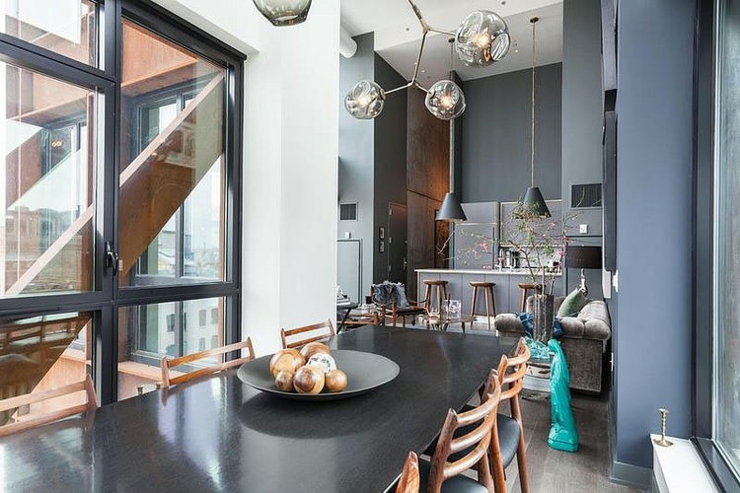 Salle à manger toute en longueur de ce bel appartement salle à manger bel appartement de ville luxe