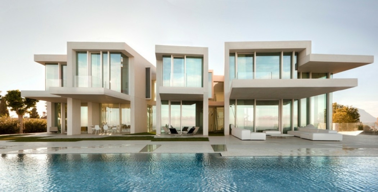 Résidence contemporaine de prestige vue depuis la mer villa de rêve exotique vacances de luxe