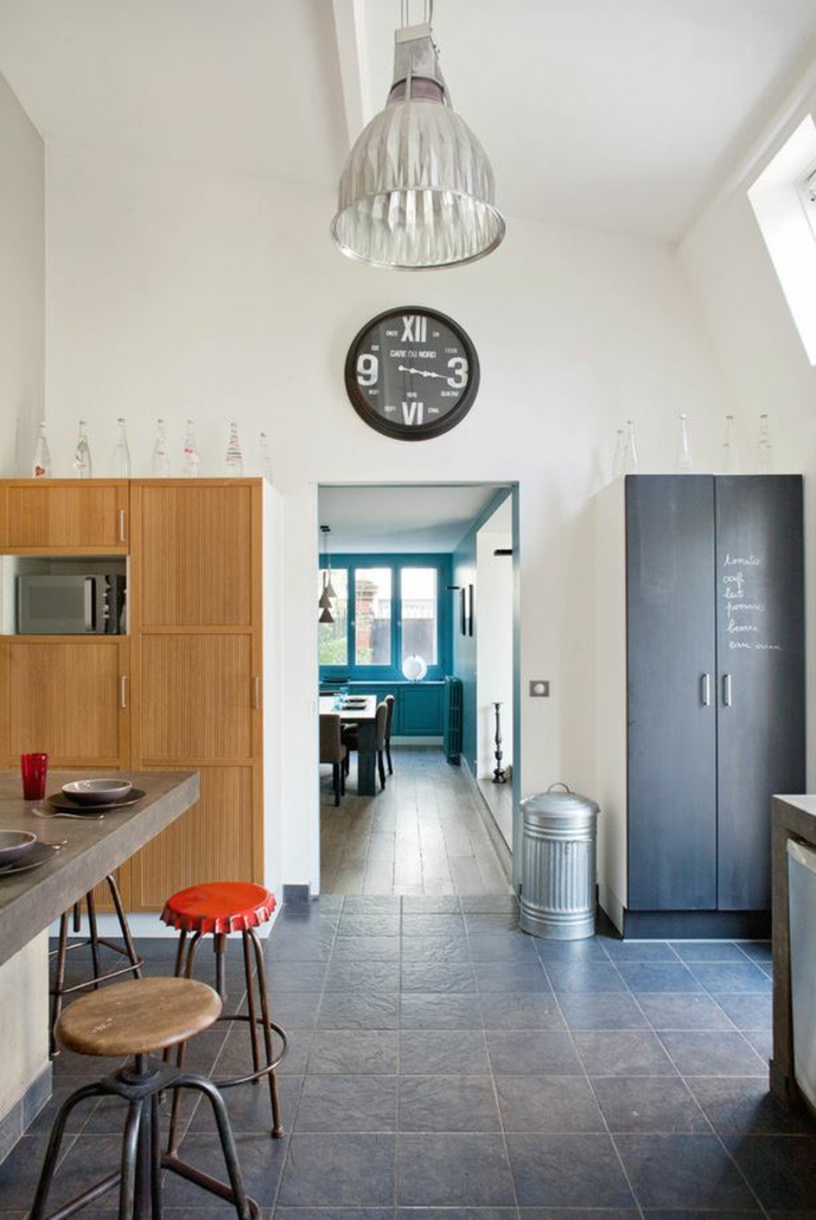 Côté cuisine moderne et lumineuse, séparée mais spacieuse grande cuisine séparée
