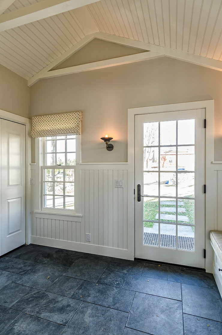 Boiseries intérieurs et cadres peints en blanc bois blanc esprit rustique