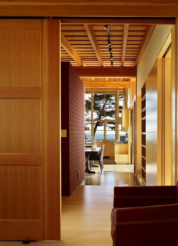 Maison en bois à l’intérieur accueillant belle demeure résidence secondaire maison avec vue lac