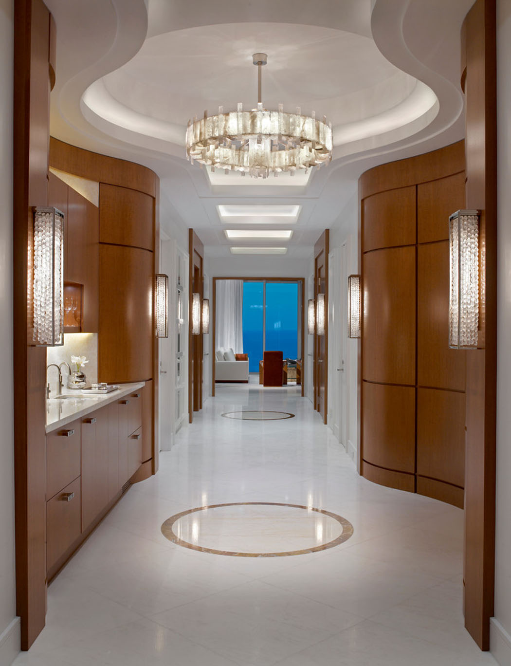Résidence de vacances de grand standing au design intérieur très classe couloir appartement de vacances luxe miami