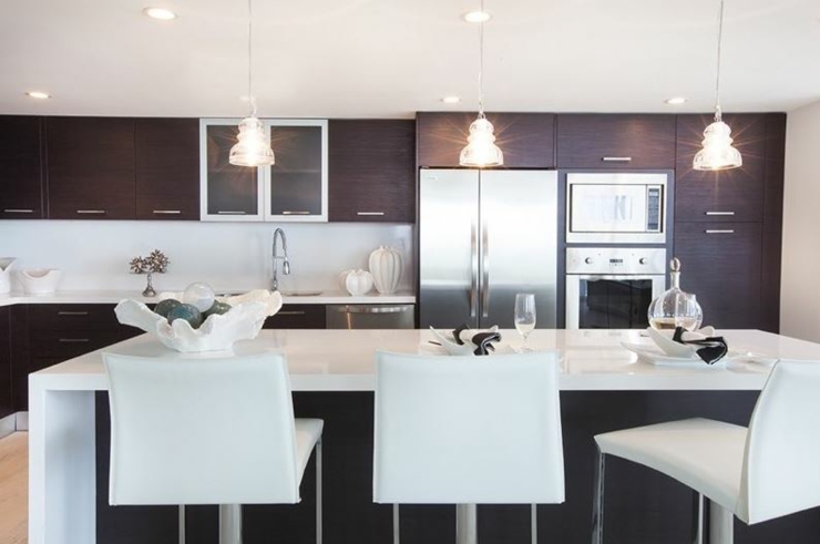 Comptoir en blanc pour les repas quotidiens cuisine moderne us luxe