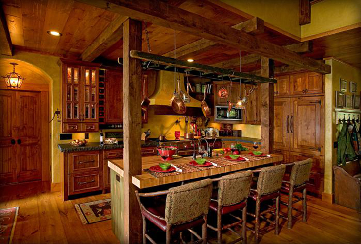 Belle cuisine rustique de cette maison avec vue sur le lac cuisine rustique maison de vacances