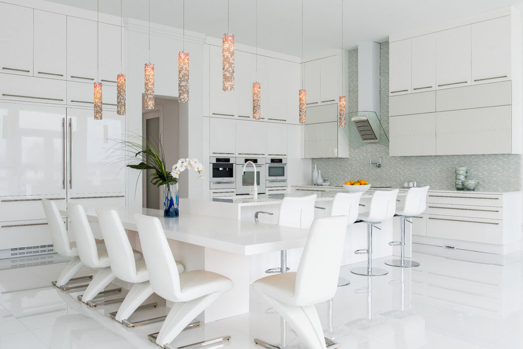 salle à manger et cuisine spacieuses