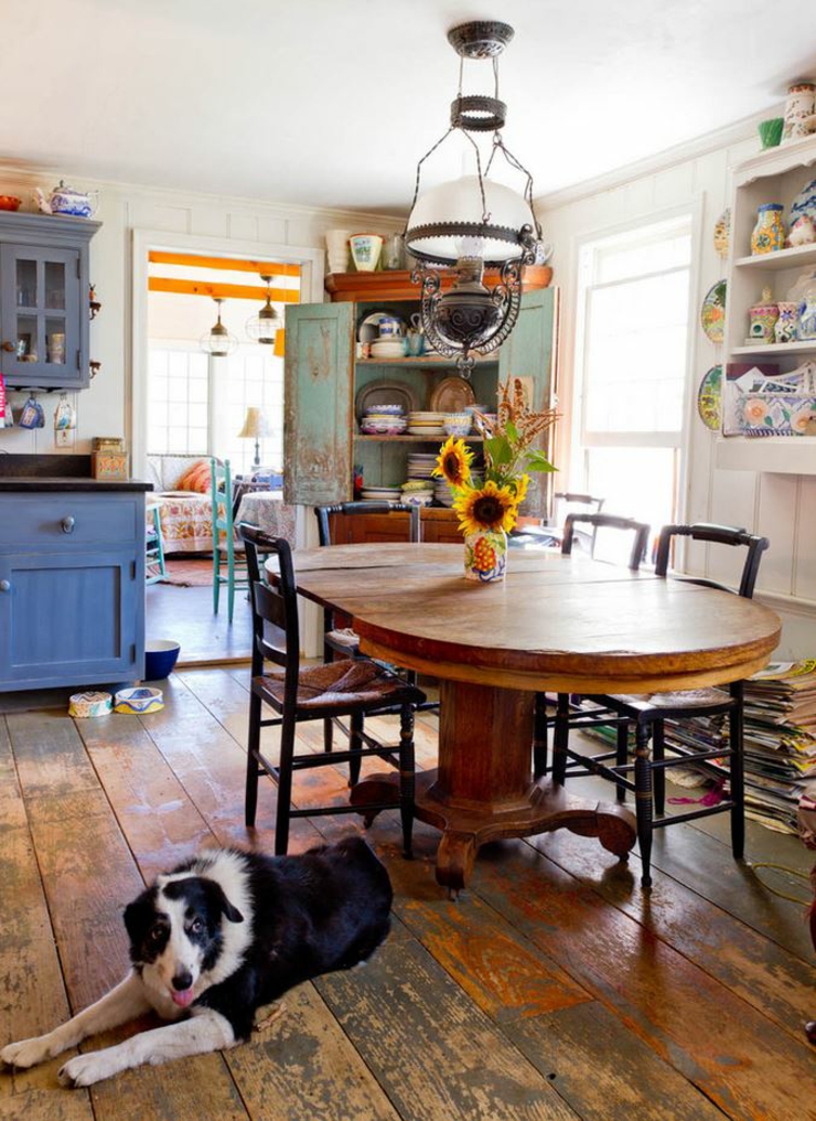 La cuisine avec les placards écaillés et fraichement peints belle cuisine design rustique véritable