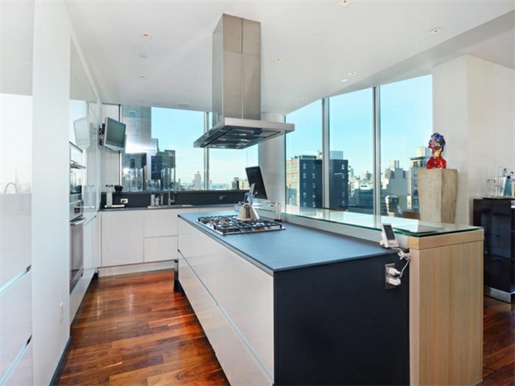 Cuisine design pour cet immobilier de luxe cuisine moderne contemporaine appartement chic
