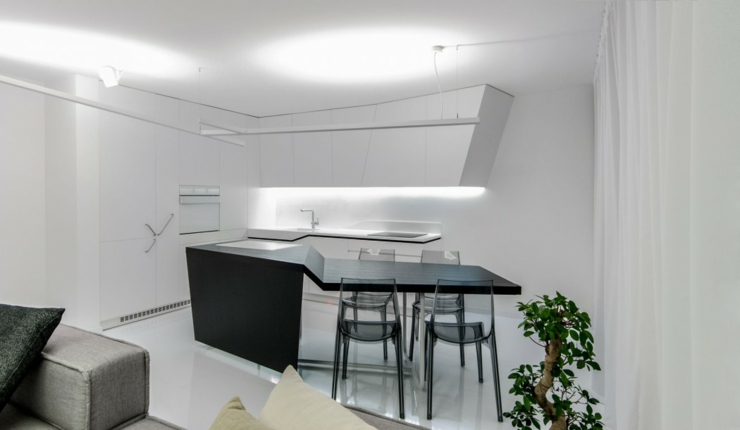 Cuisine américaine en blanc et noir ouverte sur le séjour cuisine américaine aménagée design futuriste