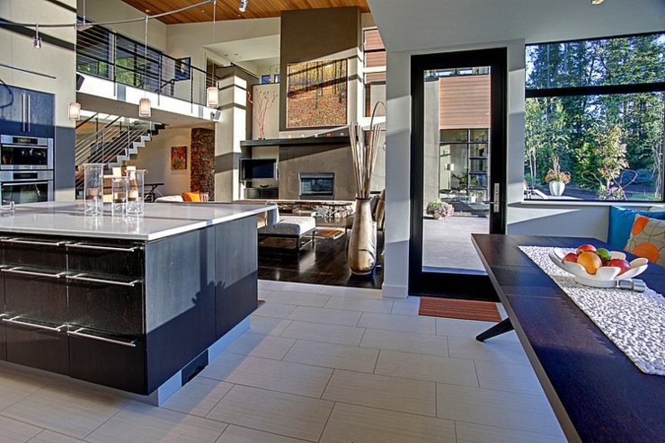 Coin repas quotidien situé dans cuisine aux placards noirs maison d'architecte familiale cuisine
