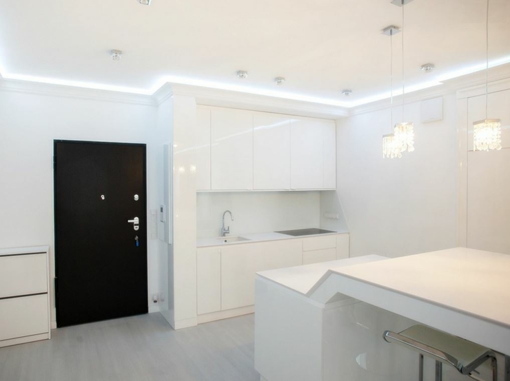 Une cuisine américaine aux placards blancs brillants belle cuisine contemporaine design blanc