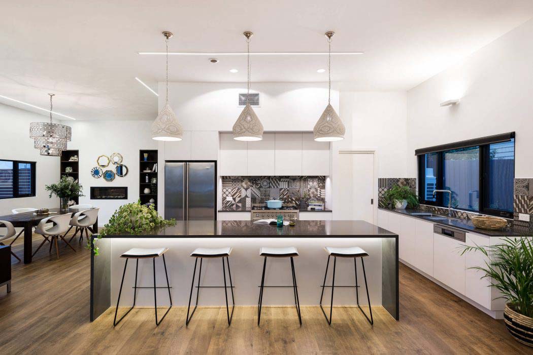 La cuisine ouverte et aménagée de cette belle maison contemporaine avec son grand ilot & comptoir cuisine moderne séjour sympa maison citadine