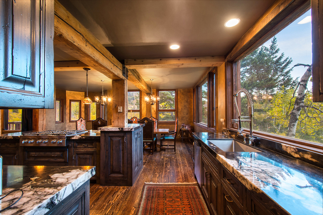 belle cuisine rustique en bois massif