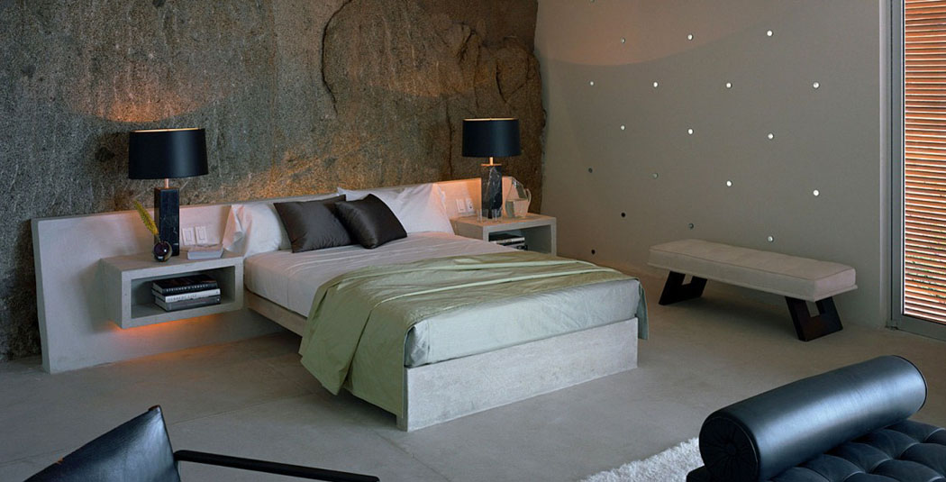 Une des cinq chambres à coucher avec leurs salles de bains attenantes dans cette belle demeure de prestige chambre à coucher ameublement minimaliste simple