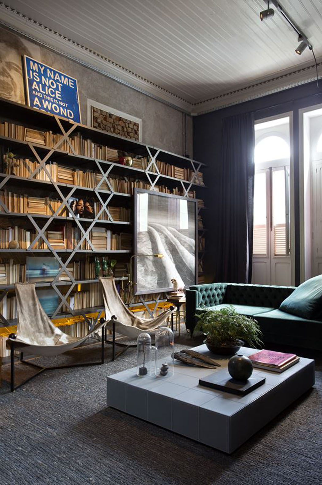 Un mobilier de luxe, des coloris soigneusement choisis pour une ambiance pleine de personnalité mobilier moderne confortable salon petit appart t2