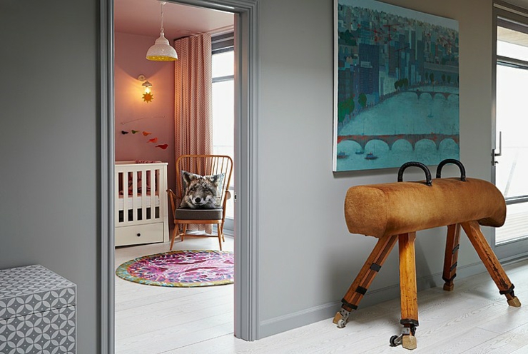 Chambre de bébé et couloirs de cette maison moderne chambre de bébé maison décoration éclectique