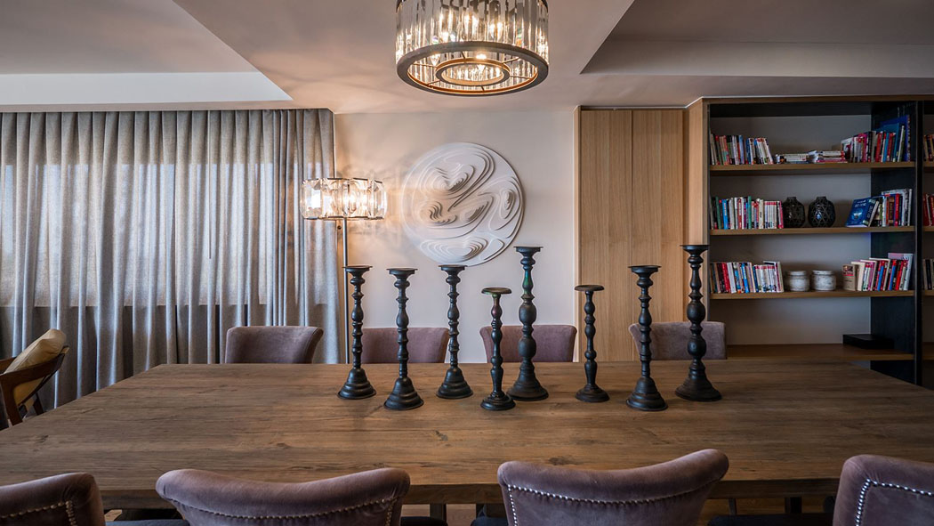 Des accessoires et des objets de déco accentuent le style intemporel et classique des lieux décoration et design stylé & intemporel