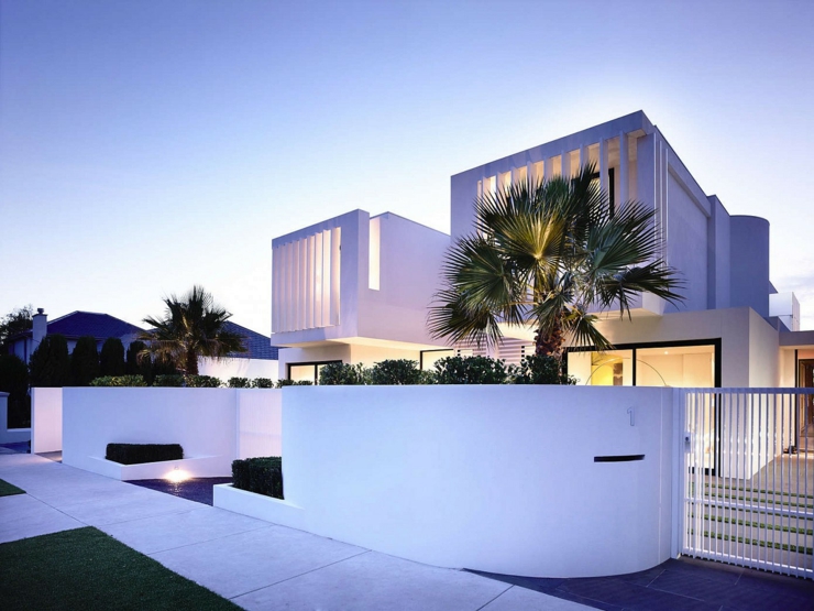 Les deux résidences modernes tout en blanc vue depuis la rue maisons mitoyennes de luxe