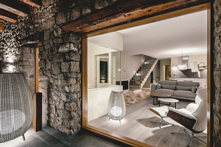 séjour moderne maison rénovée rustique