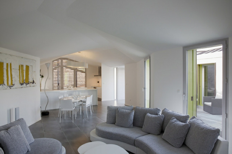 Intérieur minimaliste en blanc et gris intérieur minimaliste maison originale