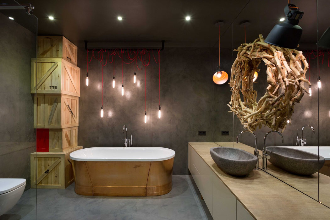 Luminaire et décoration originaux pour cette salle de bain du loft industriel salle de bain spacieuse design industriel