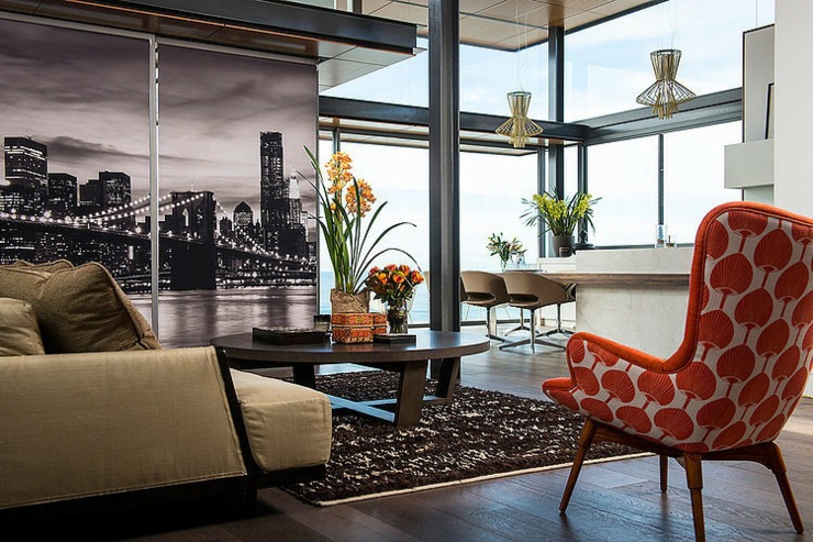 La pièce de vie principale de cet appartement de ville séjour et cuisine salle à manger appartement vue sur la mer