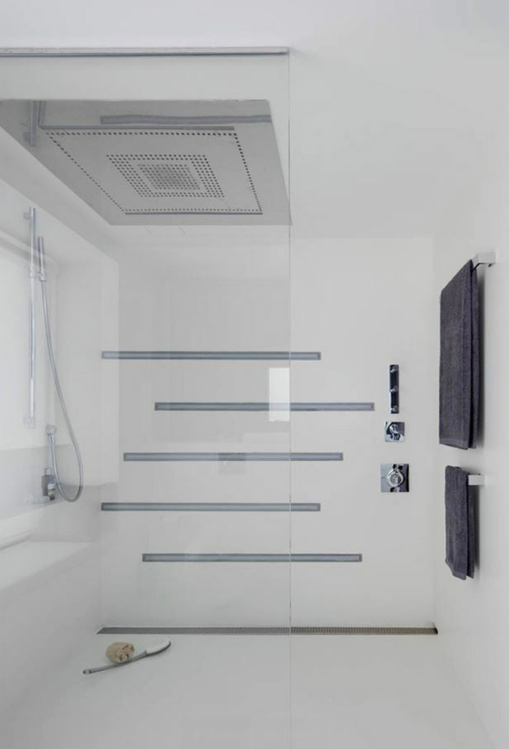 Douche moderne design minimaliste de cette villa de vacances cabine douche design moderne luxe