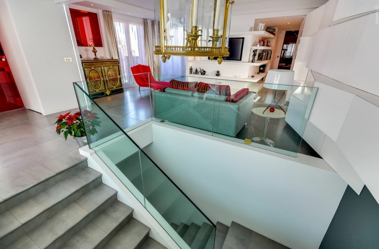 Cet appartement de luxe représente un beau duplex duplex de luxe paris