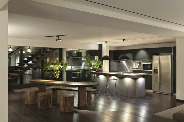 Pièce principale de l’appartement en duplex rustique industriel duplex pour homme