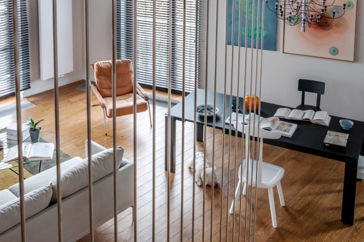 Vue de l’espace à vivre principal situé au premier niveau logement moderne de ville design