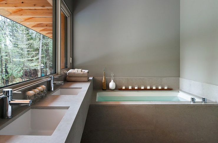 Baignoire et superbe paysage montagnard salle de bains contemporaine design