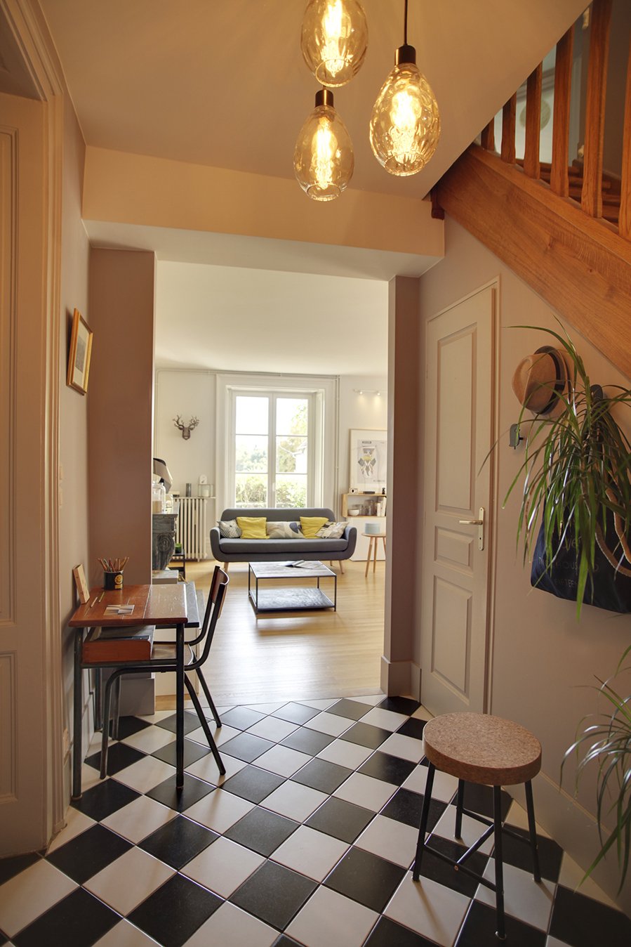entre sol en damier renovation ancien appartement de ville