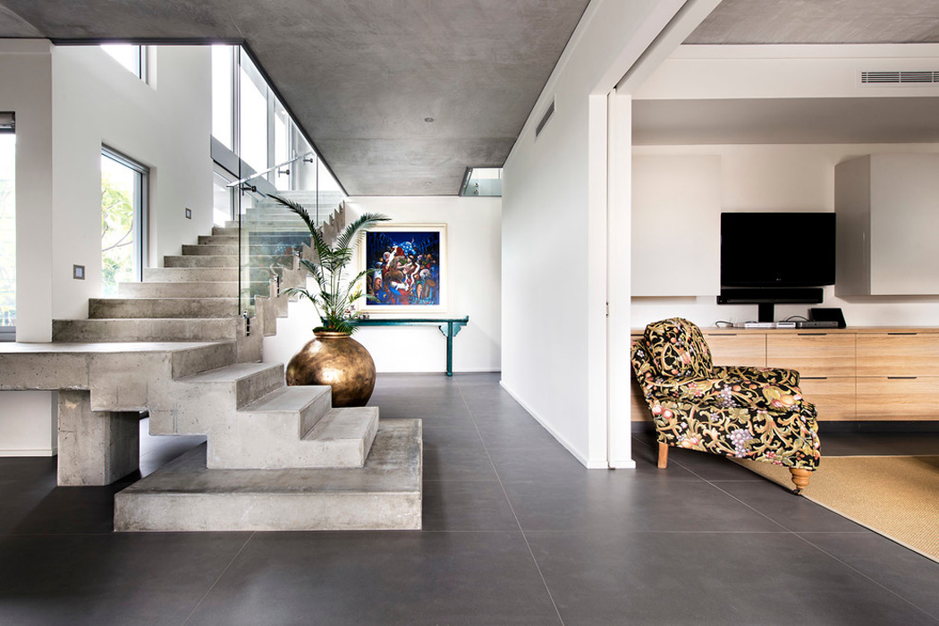 L’entrée moderne de cette jolie maison contemporaine au cœur de la ville intérieur minimaliste et luxueux maison moderne