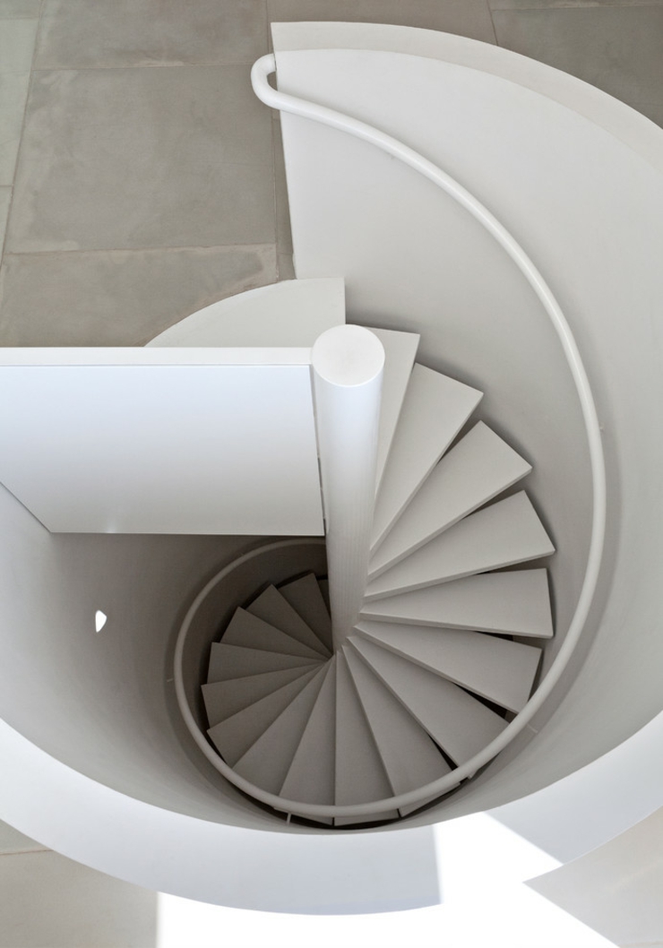Bel escalier intérieur en colimaçon au design moderne et original escalier intérieur design luxe