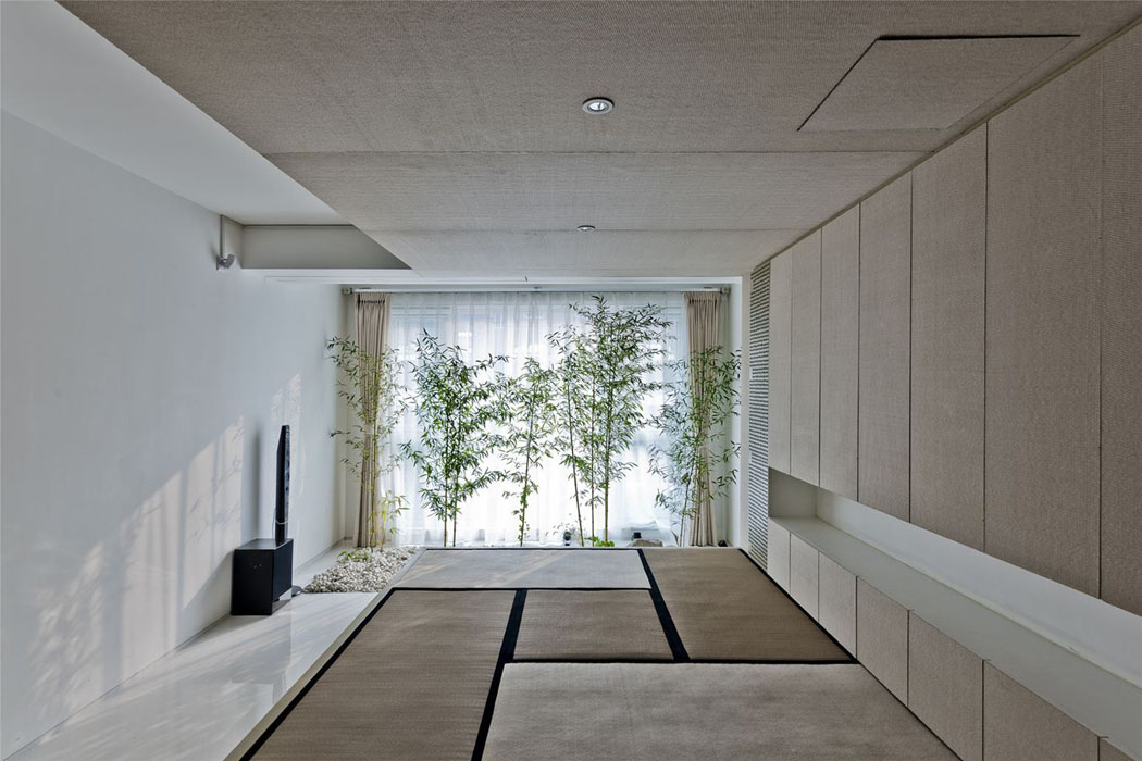Au rez-de-chaussée se trouve un espace détente qui peut à l’occasion se transformer en chambre d’amis zen room espace zen maison citadine d'architecte