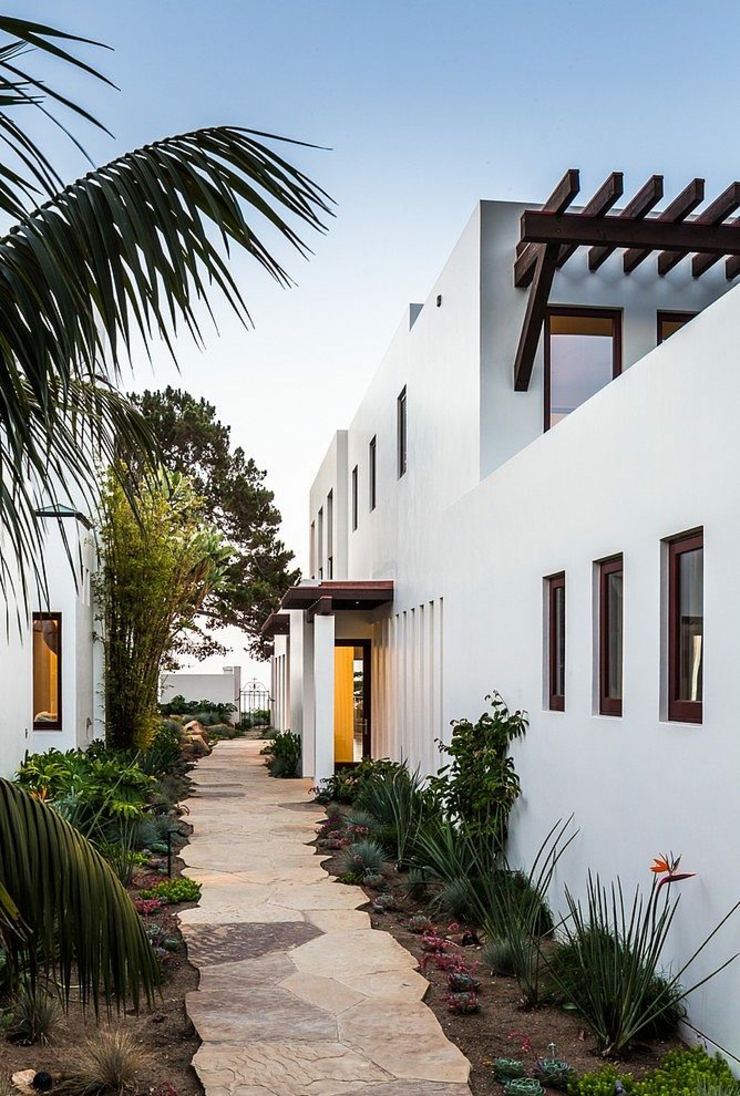 chemin extérieur de la maison d'architecte à Los Angeles