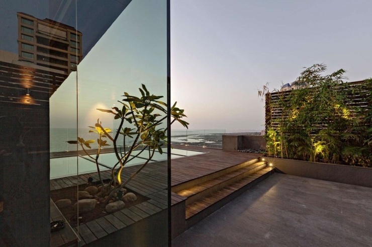 Aménagement de la terrasse pour mieux admirer la vue terrasse appartement duplex sur le toit