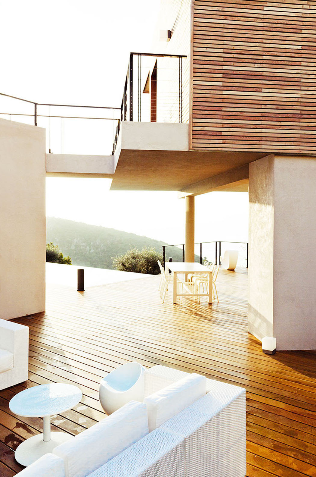 Un concept créatif et original sur plusieurs niveaux offrant une superbe vue outdoor original maison d'architecte villa contemporaine monaco