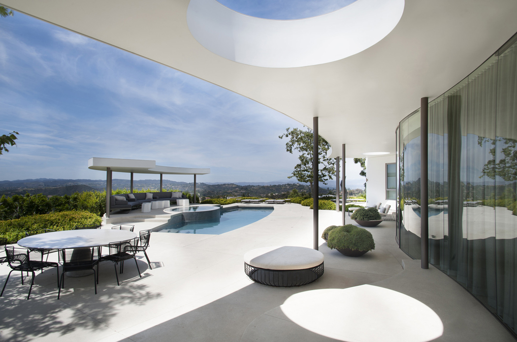 terrasse et piscine de luxe belle demeure moderne