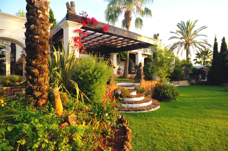Cadre naturel paradisiaque avec les palmiers du parc privé parc privé propriété de luxe ibiza