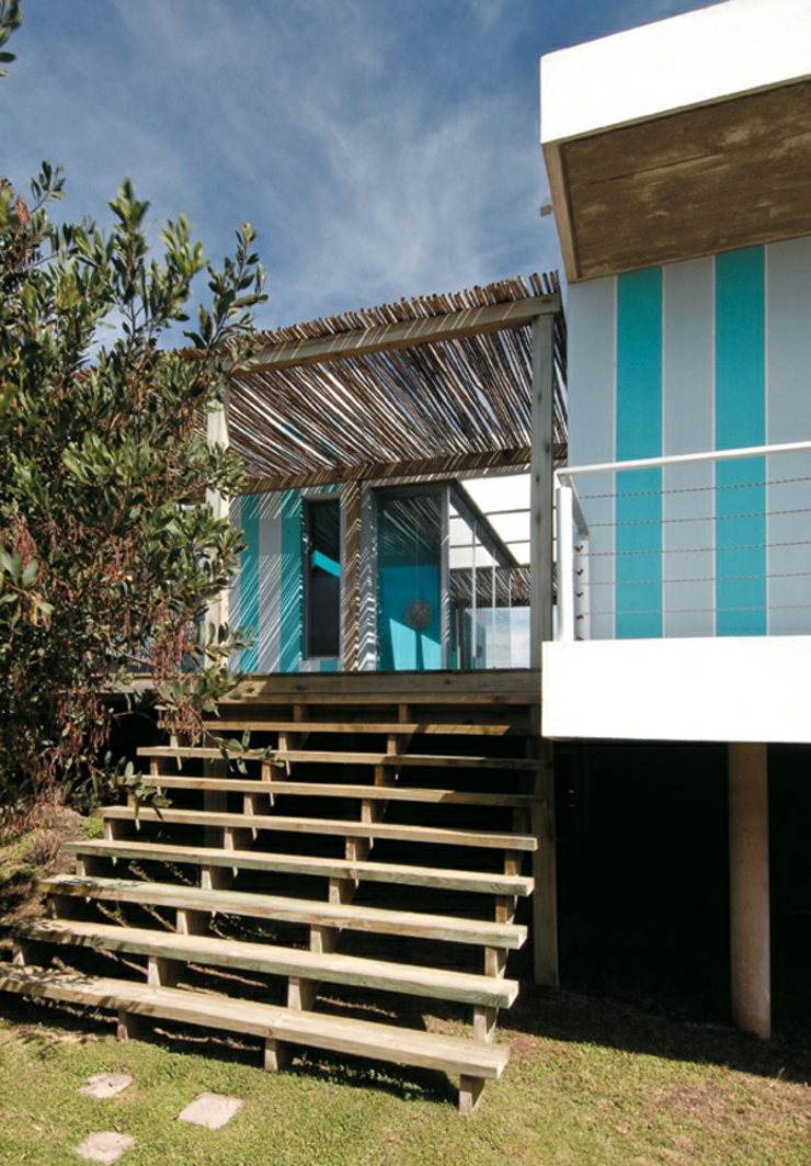 L’entrée principale de cette maison de vacances côtière entrée maison de charme rustique uruguay