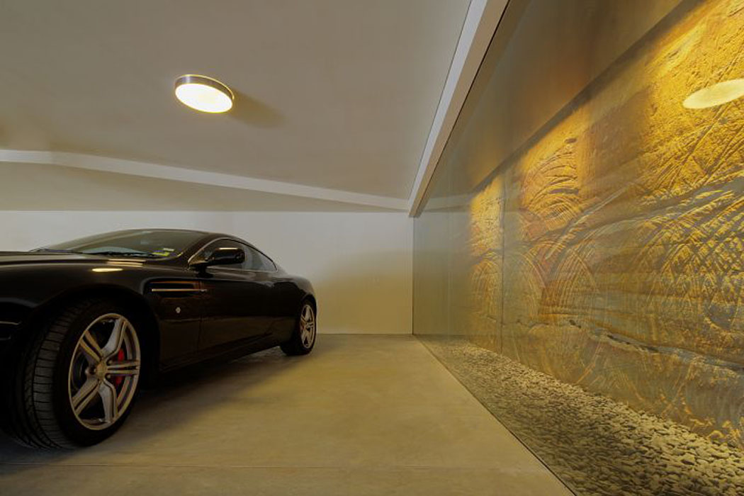 garage intérieur maison de standing d'architecte