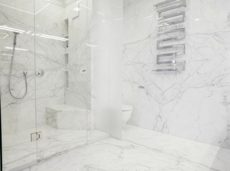 Salle de bains au design luxueux en marbre blanc salle de bains marbre blanc luxe